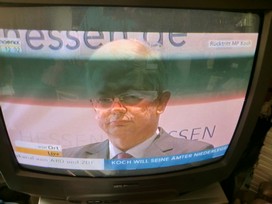 Klausens FOTO live (am Fernseher) von der Pressekonferenz Roland Koch 25. Mai 2010, bei der er seinen Rcktritt als Ministerprsident von Hessen bekanntgibt.