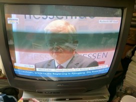 Klausens FOTO live (am Fernseher) von der Pressekonferenz Roland Koch 25. Mai 2010, bei der er seinen Rcktritt als Ministerprsident von Hessen bekanntgibt.