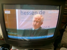 Klausens FOTO live (am Fernseher) von der Pressekonferenz Roland Koch 25. Mai 2010, bei der er seinen Rcktritt als Ministerprsident von Hessen bekanntgibt.