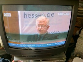Klausens FOTO live (am Fernseher) von der Pressekonferenz Roland Koch 25. Mai 2010, bei der er seinen Rcktritt als Ministerprsident von Hessen bekanntgibt.