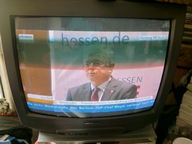 Klausens FOTO live (am Fernseher) von der Pressekonferenz Roland Koch 25. Mai 2010, bei der er seinen Rcktritt als Ministerprsident von Hessen bekanntgibt.