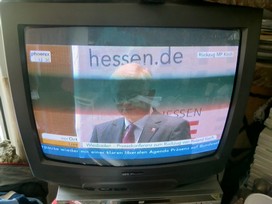 Klausens FOTO live (am Fernseher) von der Pressekonferenz Roland Koch 25. Mai 2010, bei der er seinen Rcktritt als Ministerprsident von Hessen bekanntgibt.