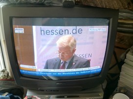 Klausens FOTO live (am Fernseher) von der Pressekonferenz Roland Koch 25. Mai 2010, bei der er seinen Rcktritt als Ministerprsident von Hessen bekanntgibt.