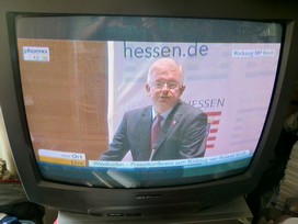 Klausens FOTO live (am Fernseher) von der Pressekonferenz Roland Koch 25. Mai 2010, bei der er seinen Rcktritt als Ministerprsident von Hessen bekanntgibt.