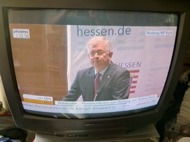 Klausens FOTO live (am Fernseher) von der Pressekonferenz Roland Koch 25. Mai 2010, bei der er seinen Rcktritt als Ministerprsident von Hessen bekanntgibt.