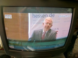 Klausens FOTO live (am Fernseher) von der Pressekonferenz Roland Koch 25. Mai 2010, bei der er seinen Rcktritt als Ministerprsident von Hessen bekanntgibt.