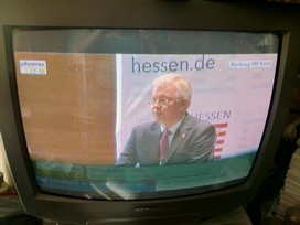Klausens FOTO live (am Fernseher) von der Pressekonferenz Roland Koch 25. Mai 2010, bei der er seinen Rcktritt als Ministerprsident von Hessen bekanntgibt.